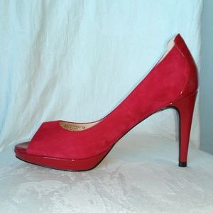 NEW! AUTH Cole Haan pumps w/ Nike Air tech.